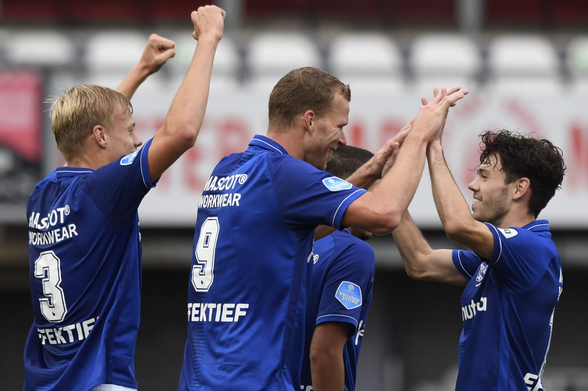 kpl电竞入口 -冲刺阶段荷甲传出新动向，西汉姆防线松动，管理层表态——态度坚定，更衣室氛围转暖的简单介绍